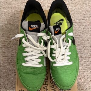 Nike Challenger OG Men's Mean Green Sneakers - size M7.5/W9